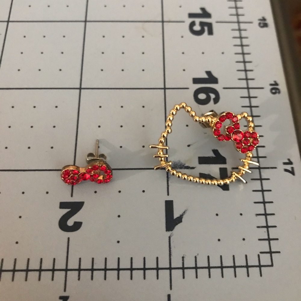 Hello Kitty earring - Picture 5 of 5